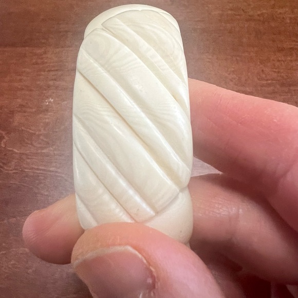 Vintage Plastic Ivory Bangle Bracelet, EUC - Picture 5 of 6